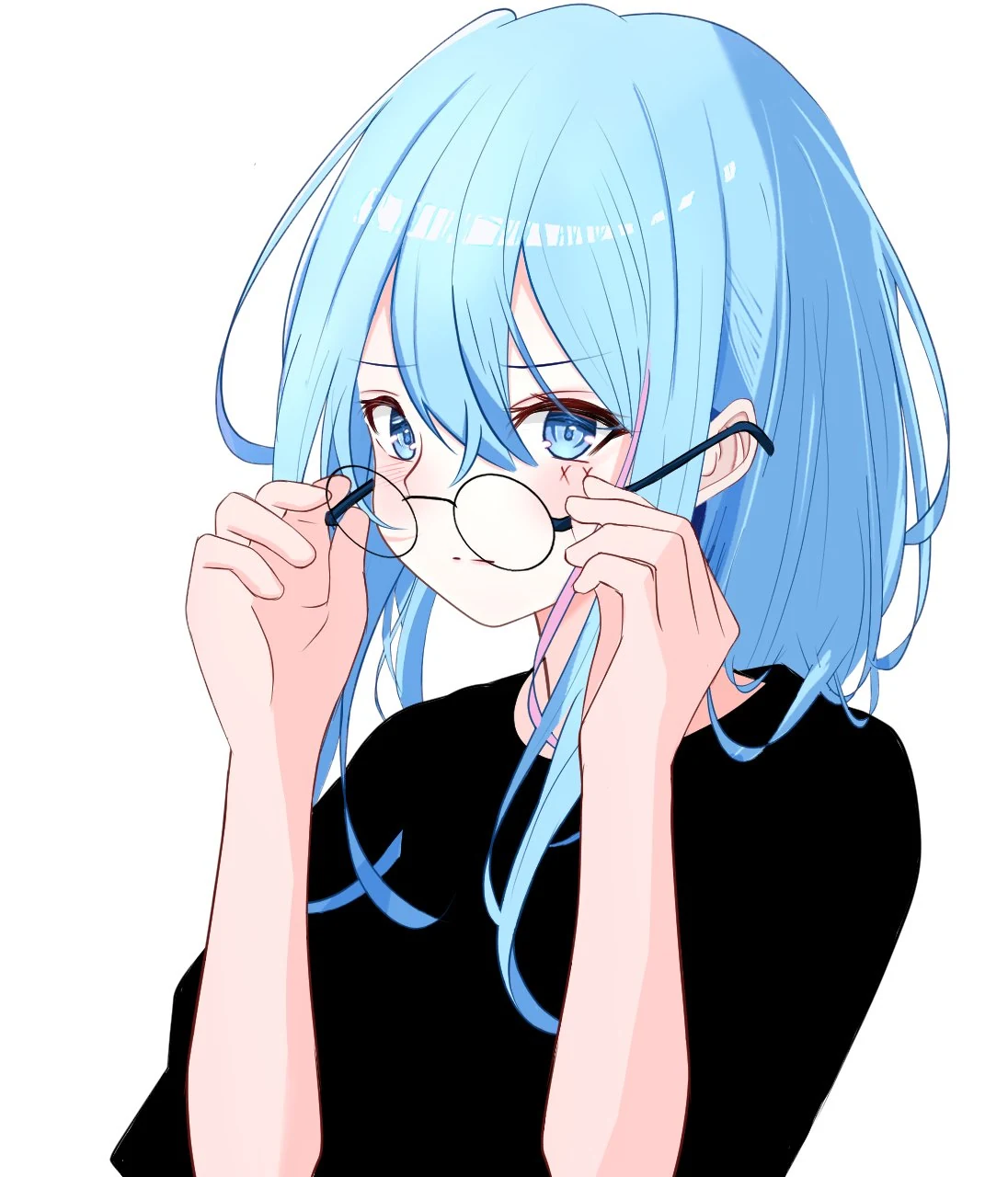 黒いTシャツの水色の髪のめめが、両手で丸いめがねを持ち上げている。